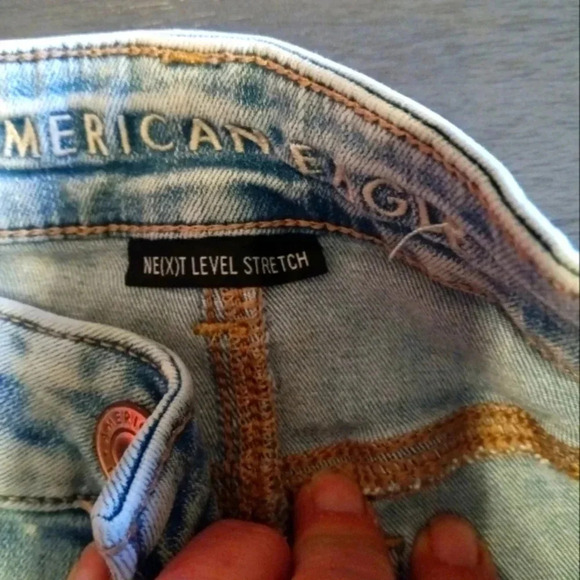 American Eagle light Blue Distressed Women Jeans. Size 4. Like new - Picture 3 of 5